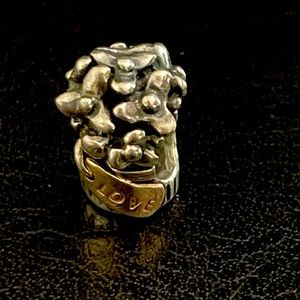 🔥RARE🔥 Pandora charm - bouquet of flowers with Gold ‘Love’ wording